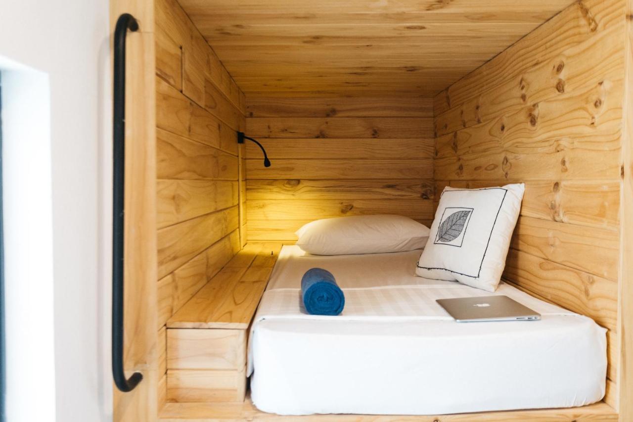 Island Hostels โคลอมโบ ภายนอก รูปภาพ A micro hotel room