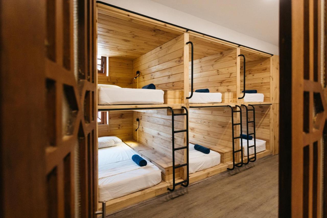 Island Hostels โคลอมโบ ภายนอก รูปภาพ A typical hostel room